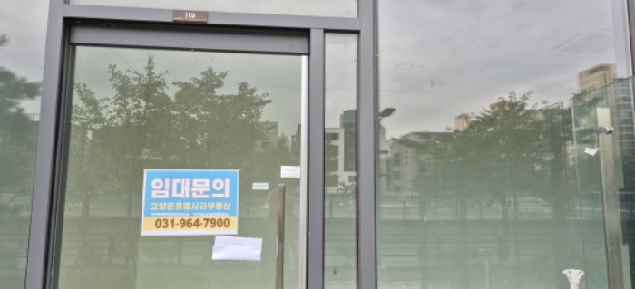 전유세대 출입문(현황조사 안내문 부착)