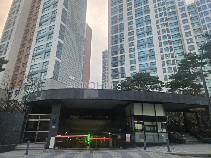 본건 단지 주출입구 전경