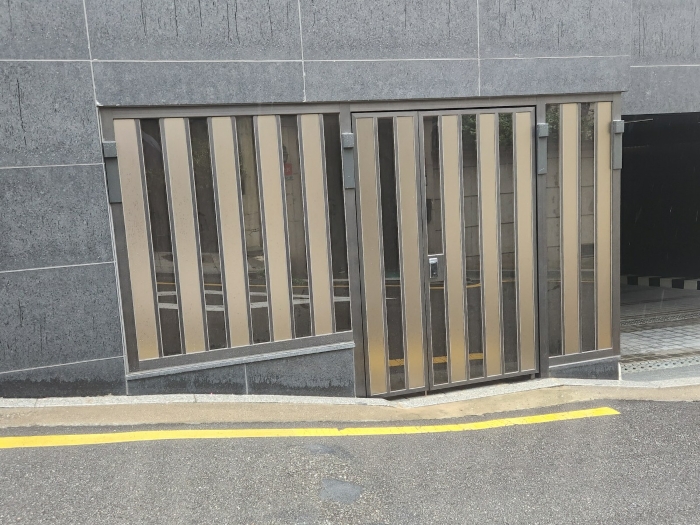 본건 1층 출입구