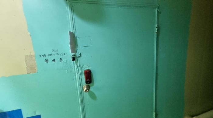 목록 2. 건물의 출입구에서 첫번째 가구