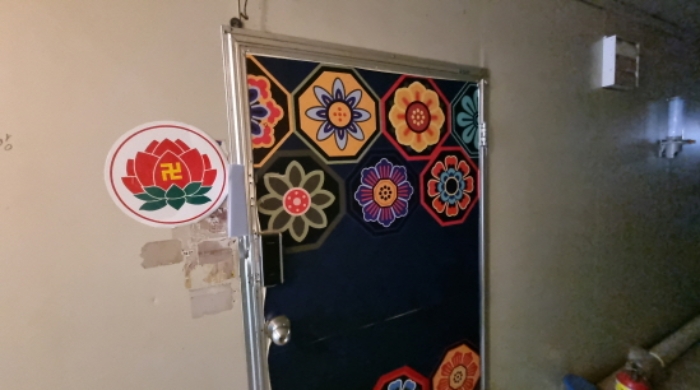 목록 2. 건물의 출입구에서 두번째 가구