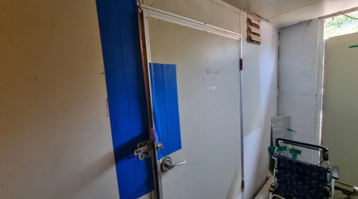 목록 2. 건물의 출입구에서 여섯번째 가구