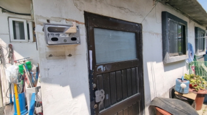 목록 2. 건물의 옆에 붙은 일곱번째 가구