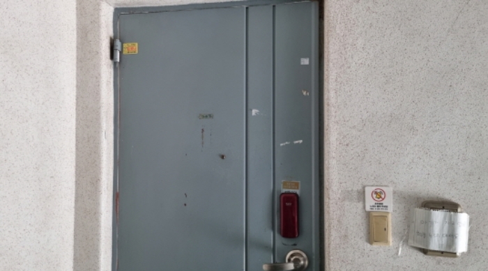 목록 4. 건물의 202호 현관(1층)