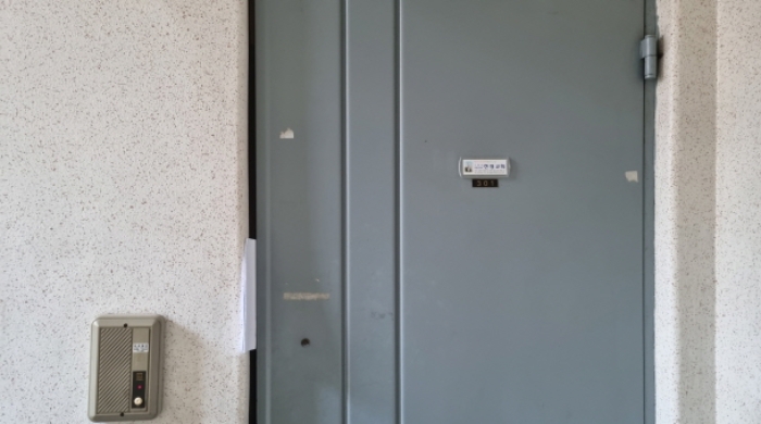 목록 4. 건물의 301호 현관(2층)