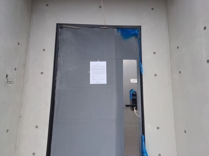 목록 9.의 출입문에 부착한 안내문