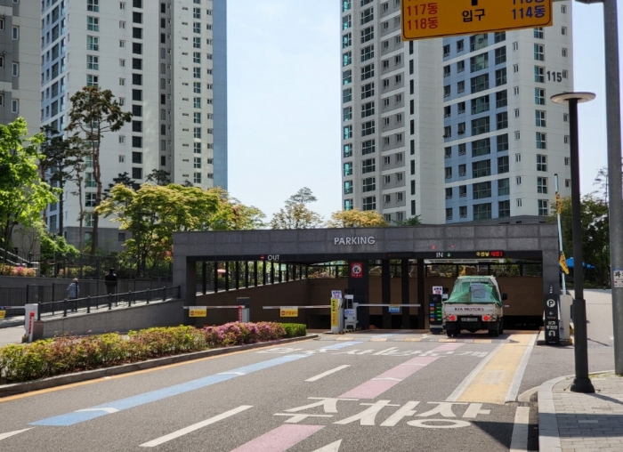본건주차장출입구