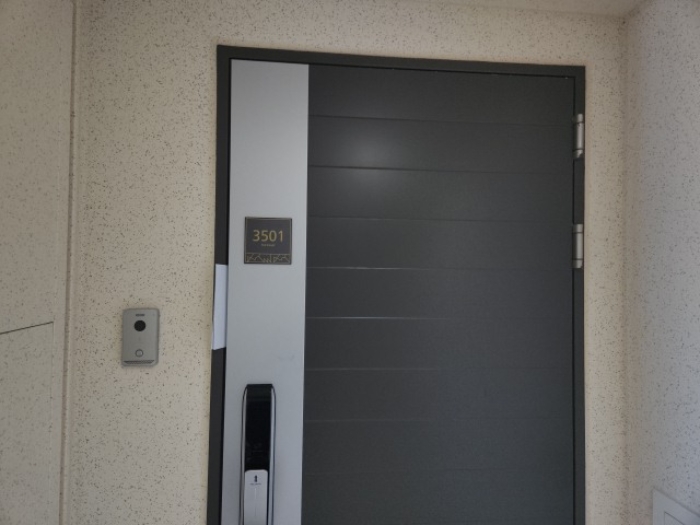 출입문 및 안내장