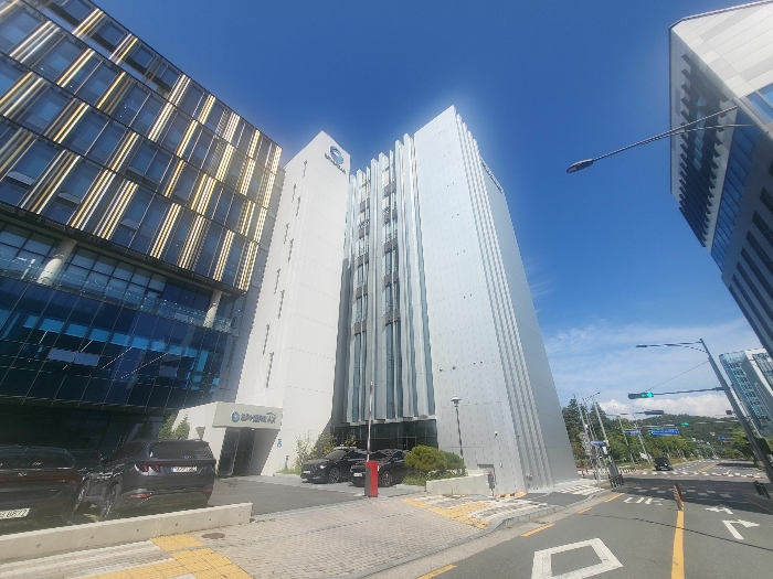 본건 전경(남동측 촬영)