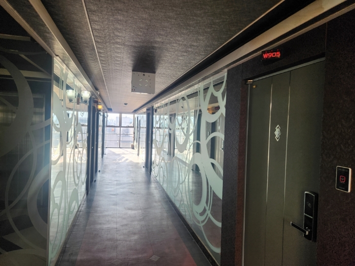 일련번호 나)8층