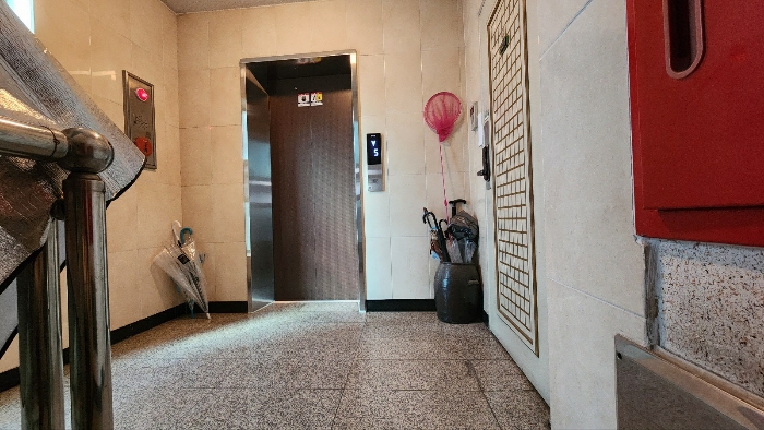 본건 출입 엘리베이터 및 복도(제8층)