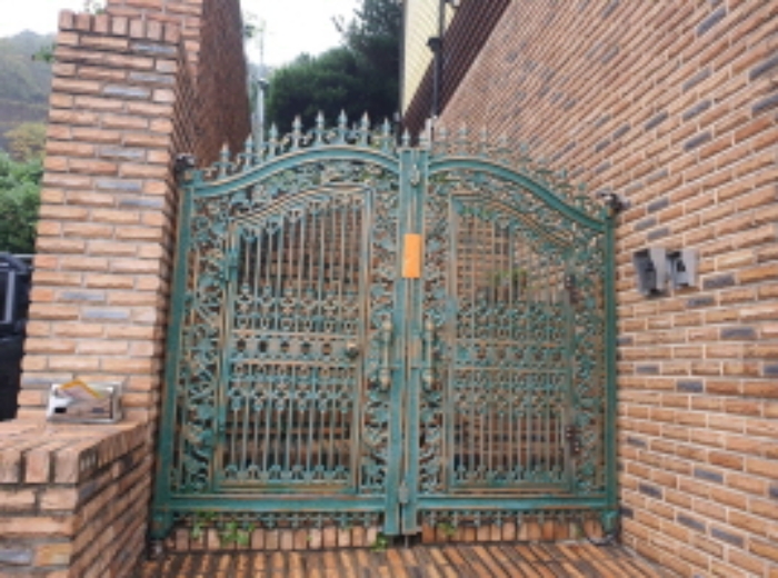 현장사진(건물 대문)