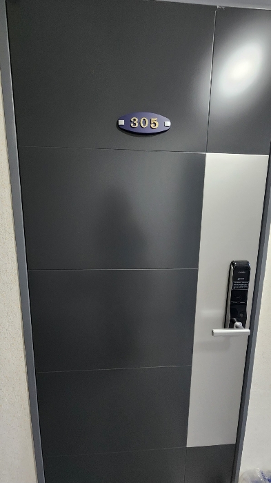 3층 외부표기 305호