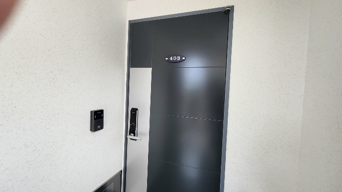 4층 외부표기 403호