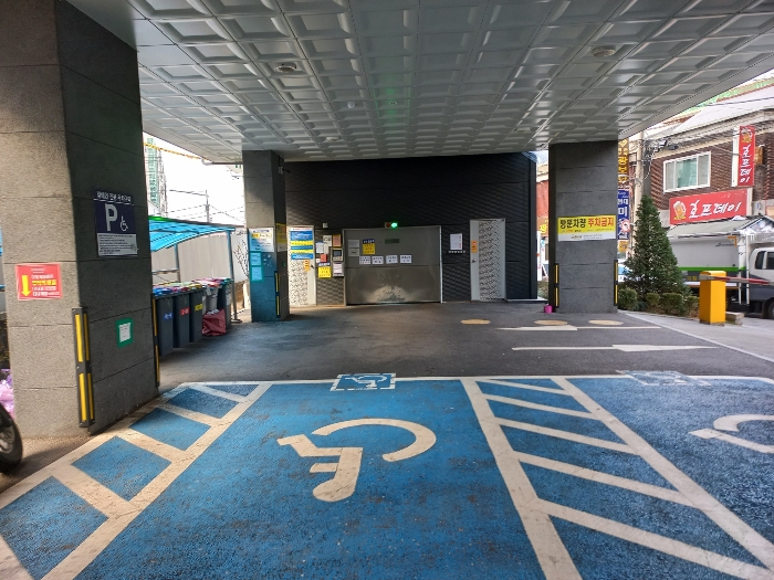 주차장 출입구