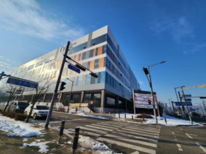 본건 지식산업센터 측면 전경 