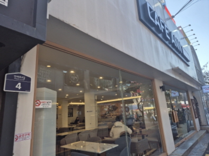 도로명표지 및 목록2번 건물 전경