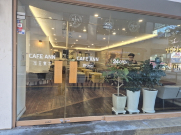 목록2번 건물 전경