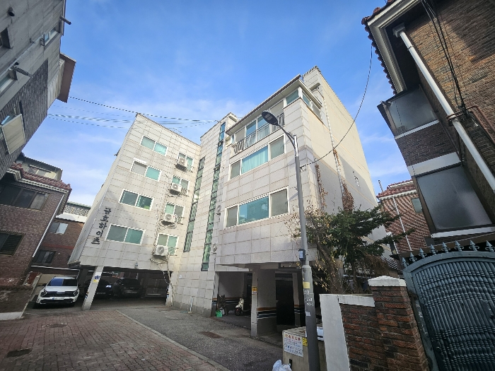 본건이 속한 건물의 전경