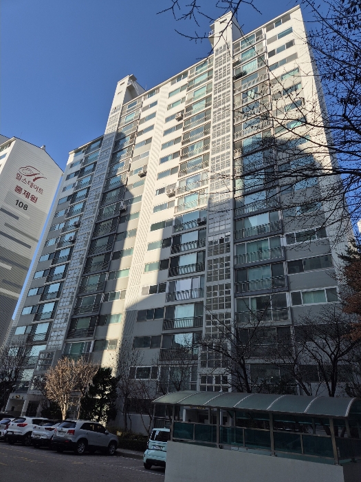 대상물건 남동측에서 촬영