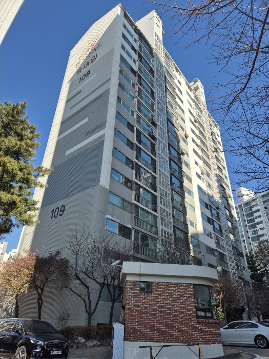 대상물건 남서측에서 촬영