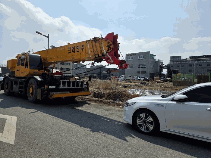 본건 북서측에서 촬영