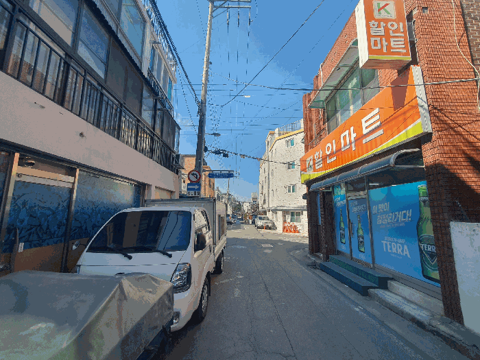 본건 남동측에서 촬영한 주변 전경