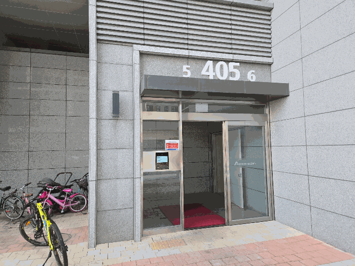 본건 공동현관 전경