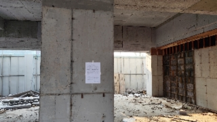 1번 부동산 지상의 제시외 건물 안내문 부착