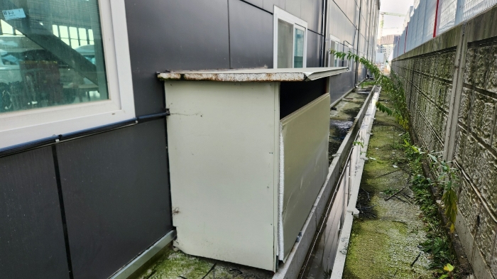 기호(2) 건물 후면 판넬 간이차양