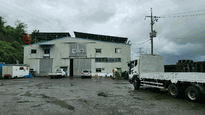 (1)토지,(2)건물,제시외건물(ㅁ) 북동측에서 촬영