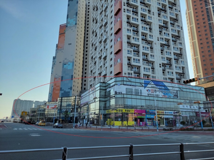 본건 106동 전경