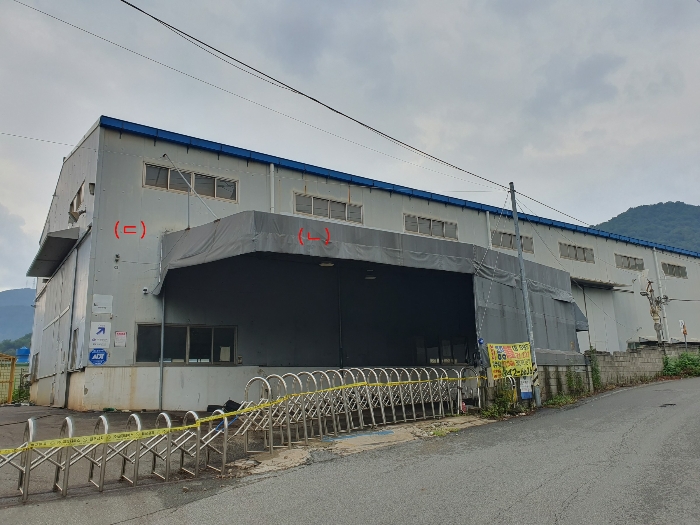 [제시외 건물 : 일련번호 (ㄴ), (ㄷ)]