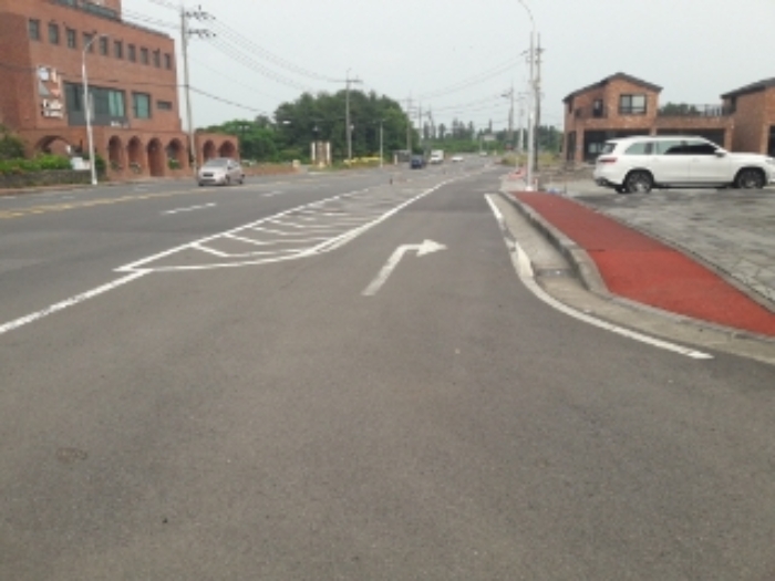 본건(교래리 608-14) 인접 도로 전경