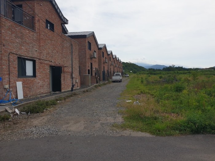 본건전경 북동측에서 촬영 