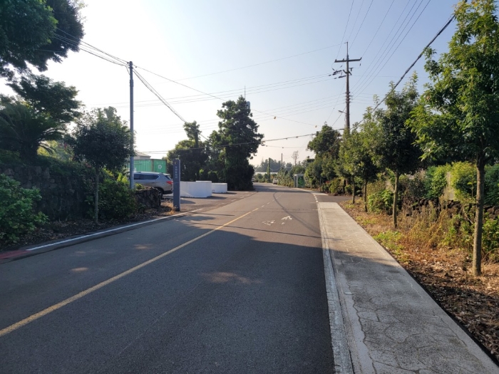 동측에 접한도로