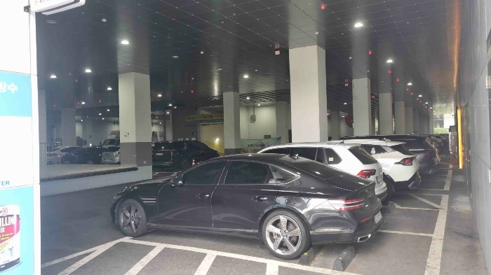 본건이 속한 건물 내 주차장