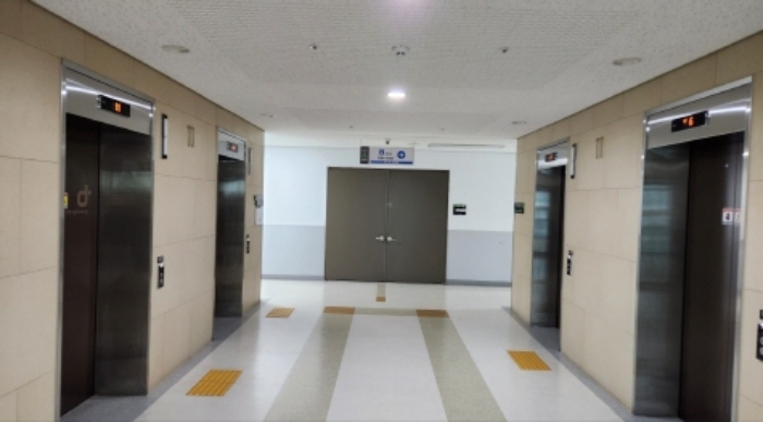 11층 엘리베이터 앞