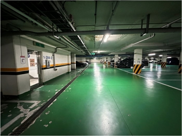 본건 단지내 지하주차장 전경