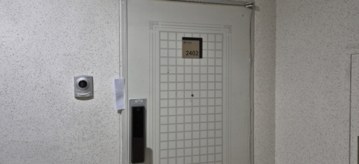 304동 2402호 현관