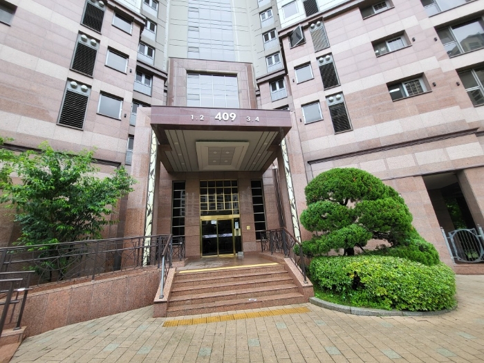 본건 전경(출입구)