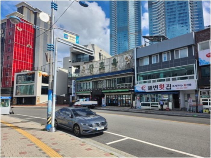 남동측에서 촬영