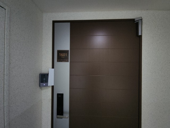 출입문 및 안내장