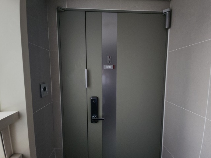 출입문 및 안내장