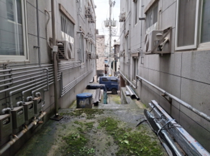 건물 좌측 모습2