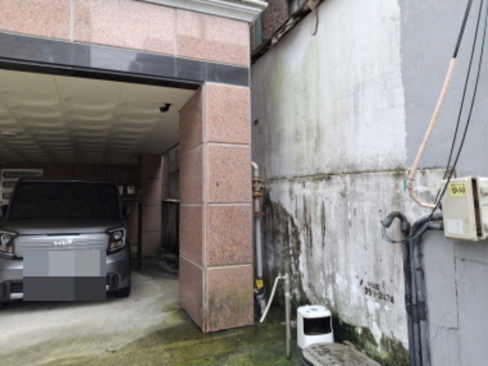 건물 우측 모습