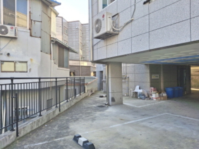 건물 우측 모습1