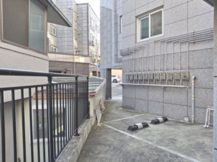 건물 우측 모습2