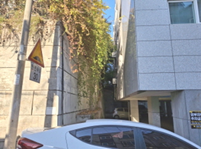 건물 좌측 모습