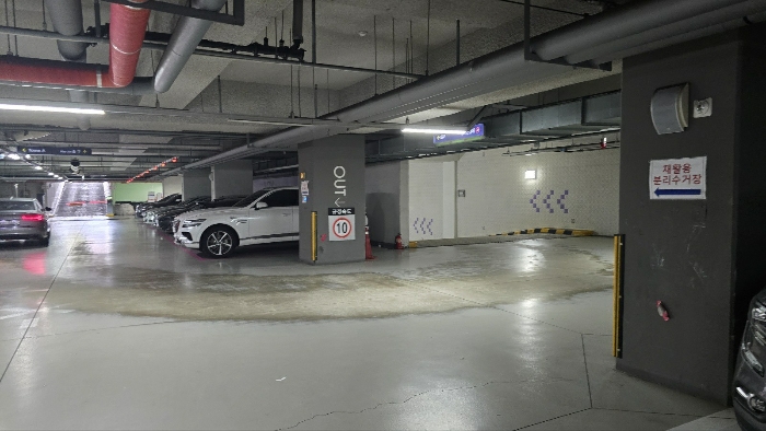 지하주차장 출구